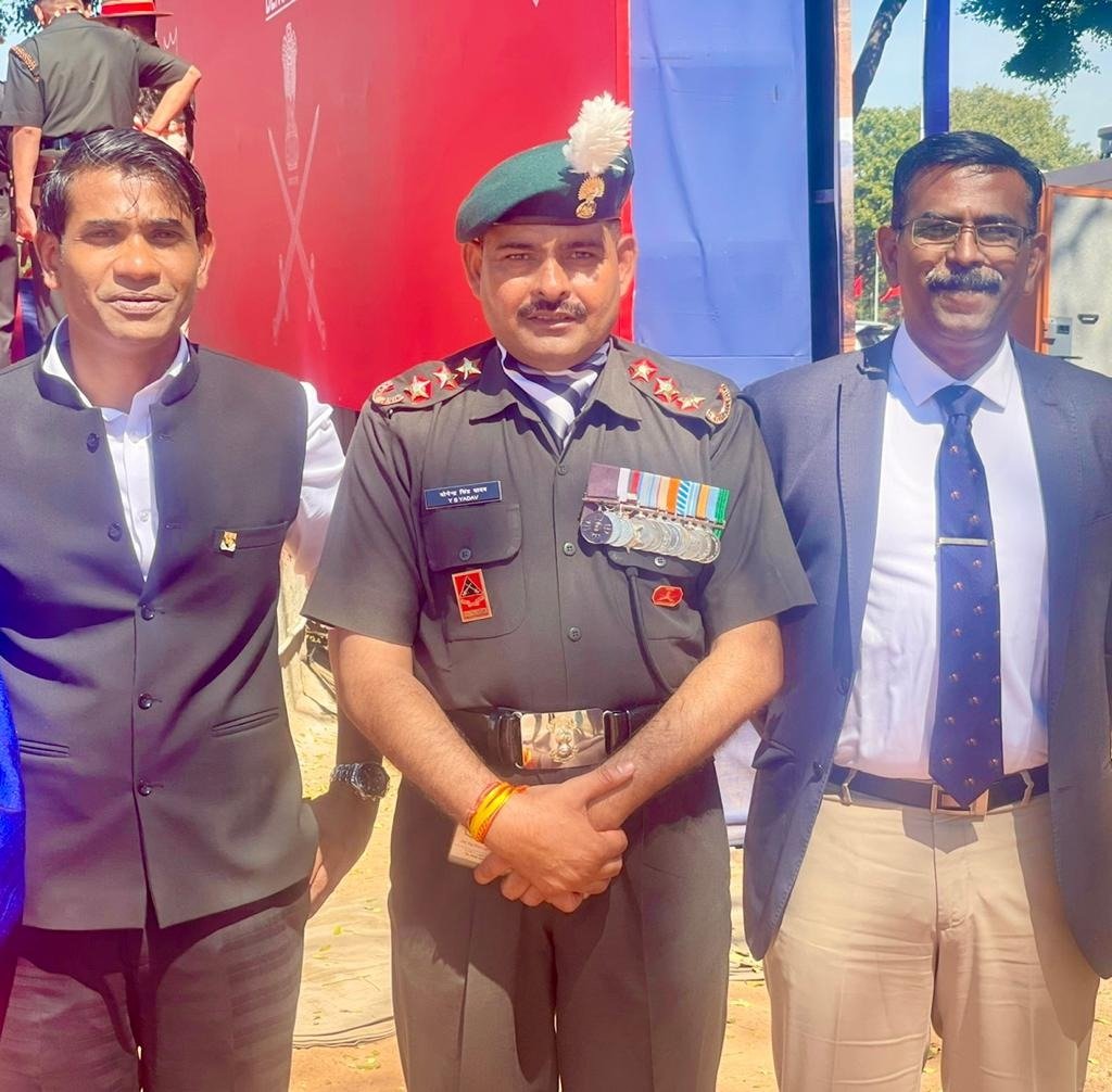 12 bullets hit Grenadier Yogendra Singh Yadav. Still, he climbed a 60 feet cliff, lobbed the grenade, and killed the enemy. Tiger Hill, 1999. 

Privileged to stand by the side of Capt <a href="/ysyadavpvc/">Captain Yogendra Singh Yadav Param Vir Chakra</a>  . On the other side is <a href="/ShouryArya/">Lt Col Pradeep Arya IRS, SHAURYA CHAKRA, SM, VSM</a>, SC, comrade in arms. 

Inspiration! 🇮🇳