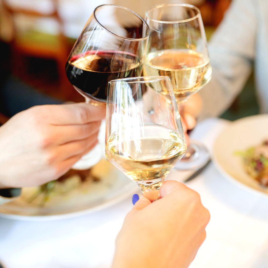 ¡Que nunca te falte un motivo por el que brindar y más, si cabe, con Bodegas del Saz! 🥂

#bodegasdelsaz #wine #winelife #winelovers #winetime #campodecriptana #excelentesvinosdelamancha