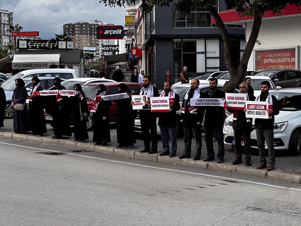 furkanhareketi's tweet photo. ZULÜM BİTSİN, ADALET GELSİN!

Furkan Hareketi mensupları olarak haksız bir şekilde tutuklulukları devam eden Alparslan Hocamız ve 4 kardeşimizin özgürlüklerine kavuşması adına #ÖzgürlükYürüyüşü ve #AdaletBekleyişi gerçekleştirdik.

📍Adana 

#AlparslanHocayaÖzgürlük https://t.co/OduT8IoaSE