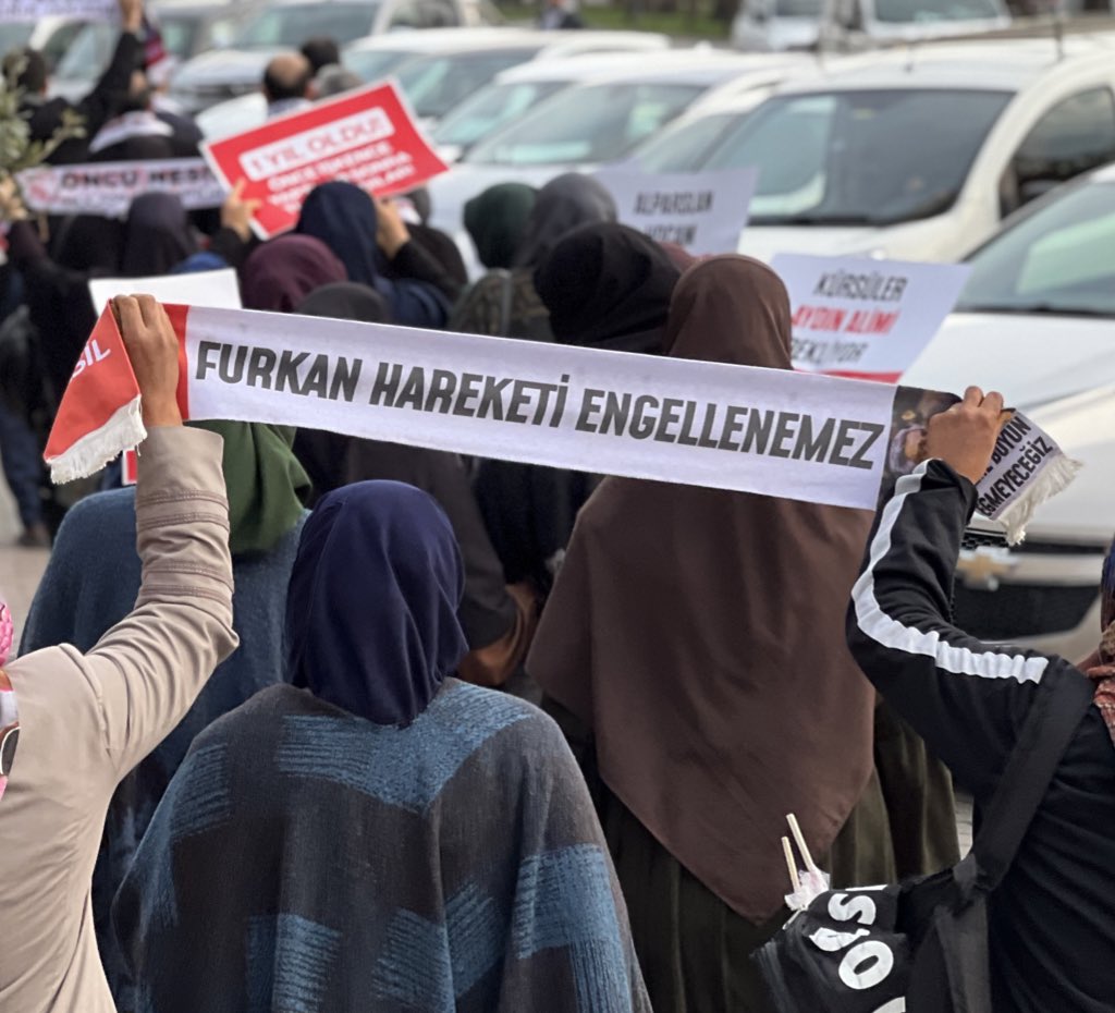 furkanhareketi's tweet photo. ZULÜM BİTSİN, ADALET GELSİN!

Furkan Hareketi mensupları olarak haksız bir şekilde tutuklulukları devam eden Alparslan Hocamız ve 4 kardeşimizin özgürlüklerine kavuşması adına #ÖzgürlükYürüyüşü ve #AdaletBekleyişi gerçekleştirdik.

📍Adana 

#AlparslanHocayaÖzgürlük https://t.co/OduT8IoaSE