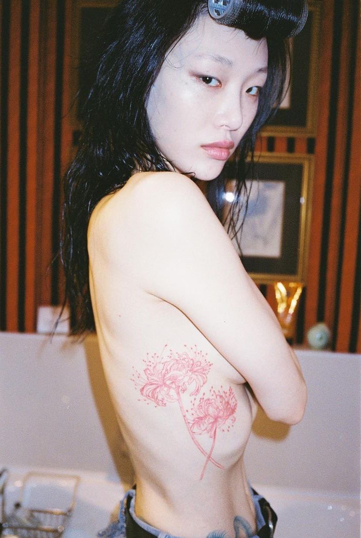 ᖭི༏ᖫྀ on X: sora choi's red ink flower tattoos