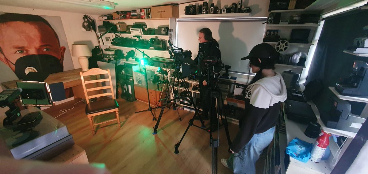 Setting up earlier for an interview . Thanks to amber for helping us out today!! 

#interview #homestudio #documentary #irishdocumentary #screenwriter #audioengineer #filmcamera #blackmagiccamera