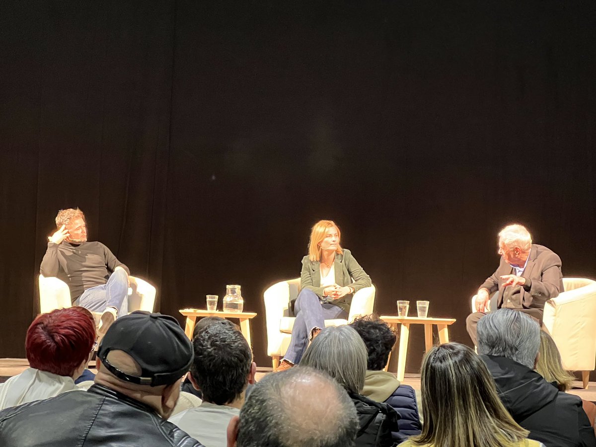ErcGramenet's tweet photo. Tarda de tertúlia al Bon Pastor amb les dues ribes del Besòs, amb la @raquelsans i els alcaldables @ernestmaragall i @gabrielrufian
#Gabriel2023
#PerATu
#PerATothom https://t.co/DTLUS3UiFx