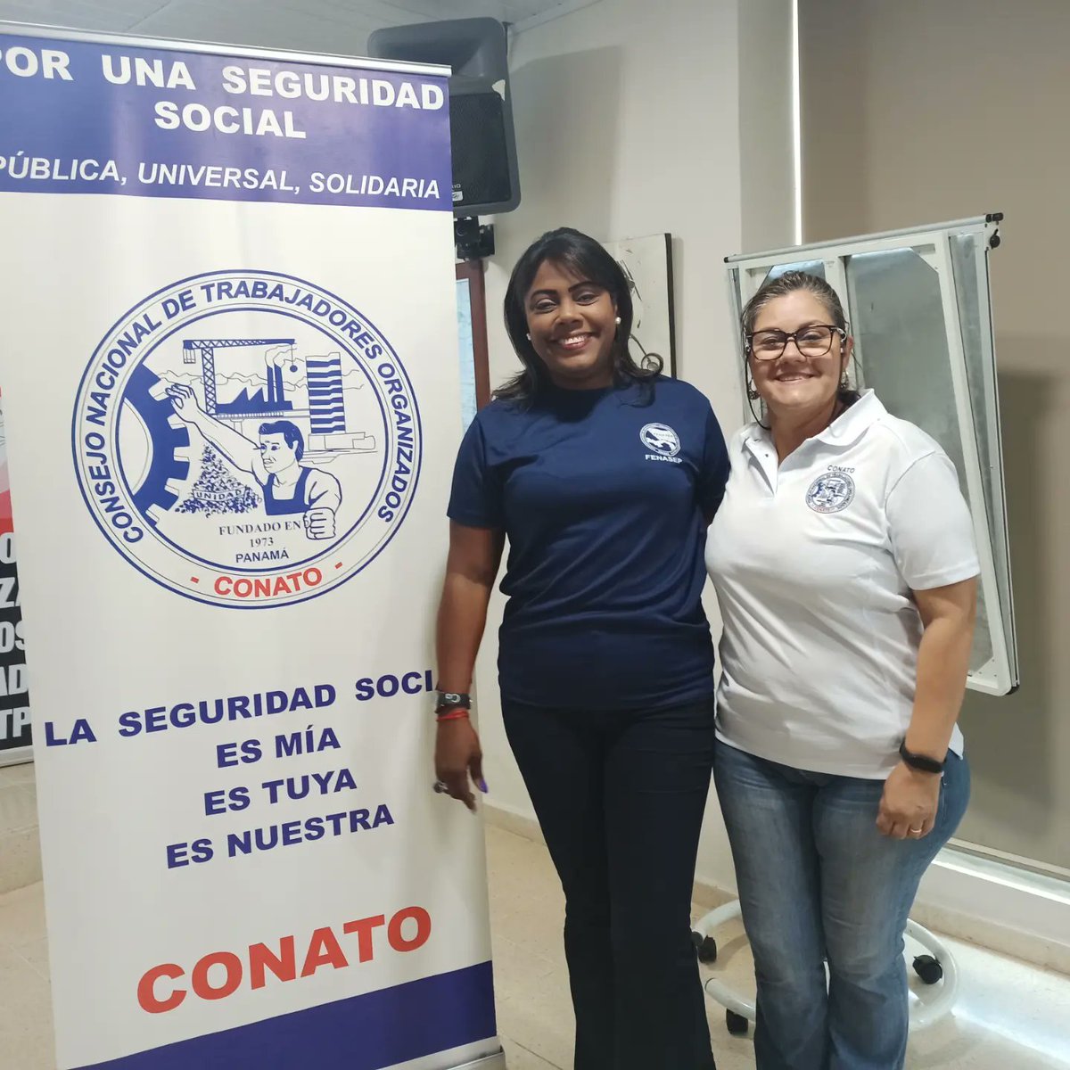 El profesor Israel Gordon durante su disertación "Críticas al informe 
Actuarial de la OIT"