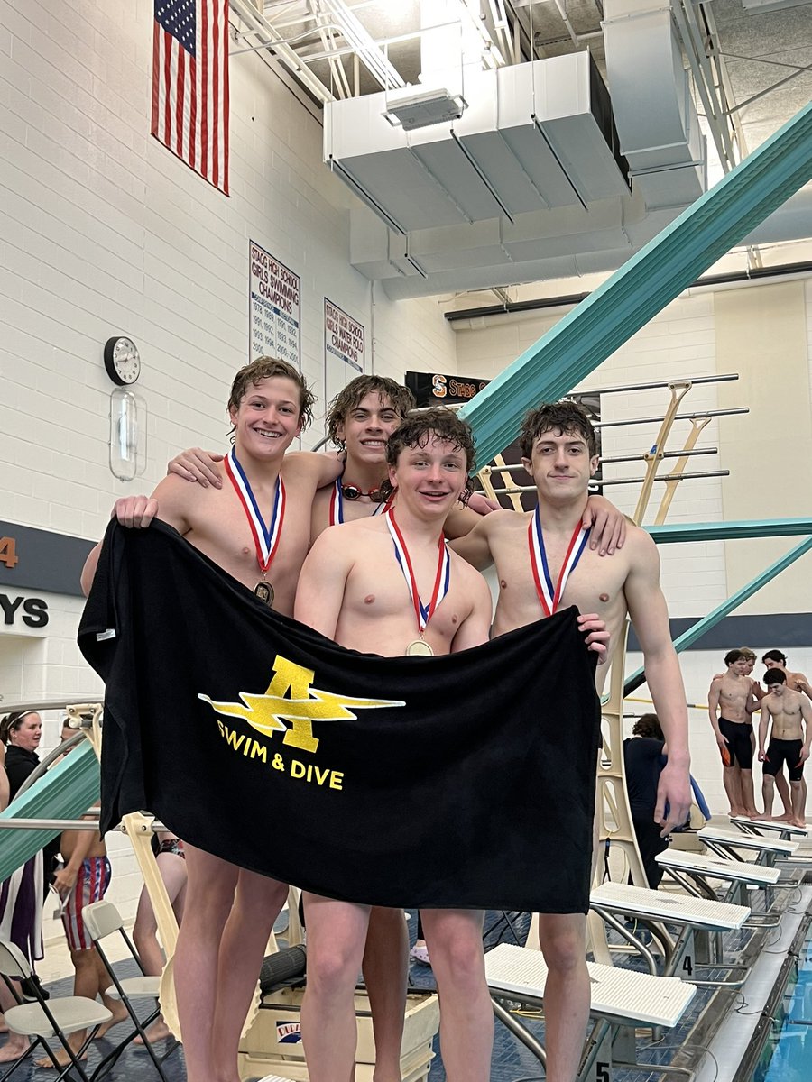 VJASwimandDive's tweet photo. 400 Free Relay
🥇 Rimskis, B. Schatz, McGuirk, Gibbons https://t.co/5zm1bK52X8