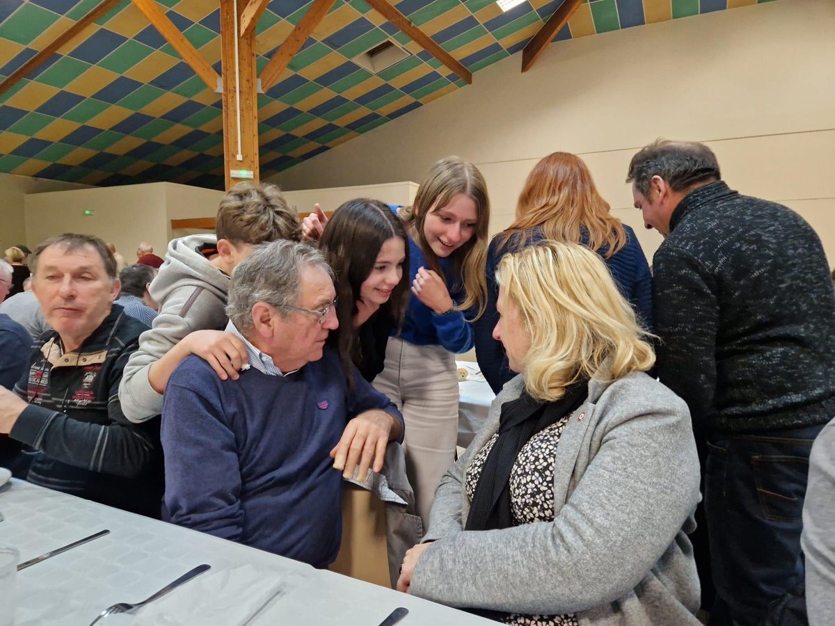 AnnickCousin_RN's tweet photo. Je participais à l'AG de l'association de sauvegarde de matériels agricoles et de sapeurs-pompiers au #TemplesurLot menée par son Président Daniel Feltrin dans une ambiance chaleureuse .
Merci pour cette invitation et pour l'engagement de cette joyeuse équipe de passionnés. 👏🏼 https://t.co/eKW5bEkx4Y