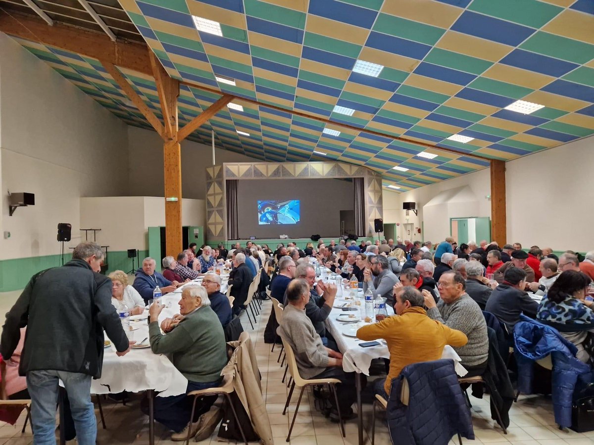 AnnickCousin_RN's tweet photo. Je participais à l'AG de l'association de sauvegarde de matériels agricoles et de sapeurs-pompiers au #TemplesurLot menée par son Président Daniel Feltrin dans une ambiance chaleureuse .
Merci pour cette invitation et pour l'engagement de cette joyeuse équipe de passionnés. 👏🏼 https://t.co/eKW5bEkx4Y