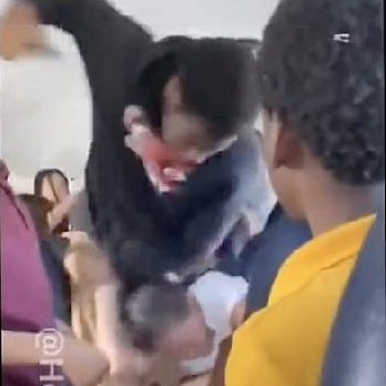 ReasonOverDogma's tweet photo. Absolutely insane whitewash of this crime from multiple MSM sources (as detailed in the first video). The Darrell Brooks CNN skin lightening photoshop example was embarrassing enough, but this is a whole new level IMO.
#NewsBreak #local10News
https://t.co/7wrmrGTDyd https://t.co/qOLjOZh5bS