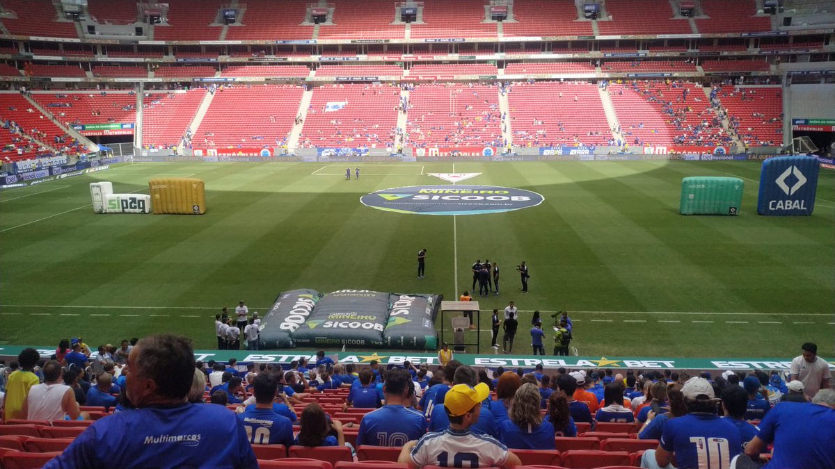 dmborges7's tweet photo. A entrada da torcida já foi liberada no #trmane https://t.co/rnBE8bRE2X