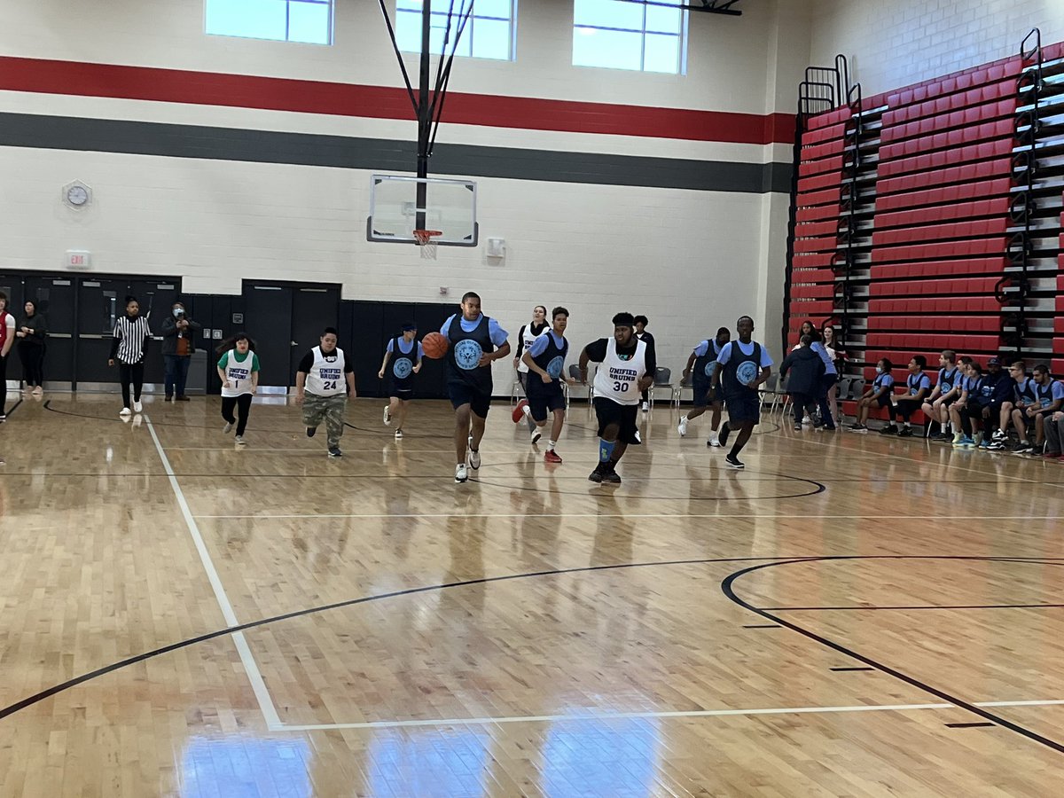 UnifiedHPE's tweet photo. Love getting to coach Unified basketball!!This is my why!! Gainesville HS did an amazing job setting it all up😀#chosetoinclude @A_Street_Bruins @justindavidwilk @SEPTAPWC @LDMcDade @ForestParkBruin https://t.co/kiWQtBJERJ