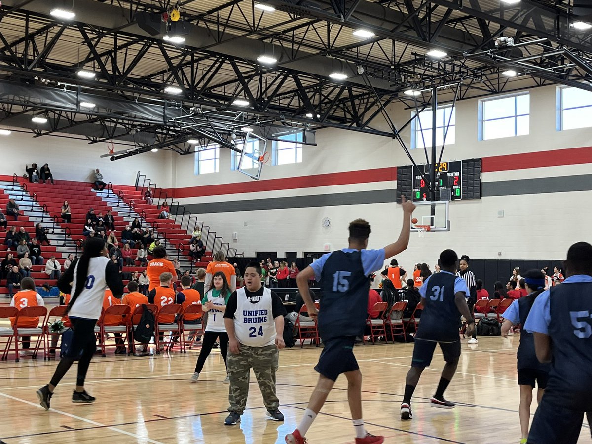 UnifiedHPE's tweet photo. Love getting to coach Unified basketball!!This is my why!! Gainesville HS did an amazing job setting it all up😀#chosetoinclude @A_Street_Bruins @justindavidwilk @SEPTAPWC @LDMcDade @ForestParkBruin https://t.co/kiWQtBJERJ
