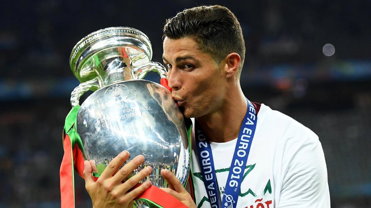 SVargasOK's tweet photo. Los 10 mejores jugadores de la historia de acuerdo a FourFourTwo:

1⃣ 🇦🇷 Lionel Messi
2⃣ 🇧🇷 Pelé
3⃣ 🇦🇷 Diego Maradona
4⃣ 🇵🇹 Cristiano Ronaldo
5⃣ 🇳🇱 Johan Cruyff
6⃣ 🇫🇷 Zinedine Zidane
7⃣ 🇩🇪 Franz Beckenbauer
8⃣ 🇦🇷 Alfredo Di Stéfano
9⃣ 🇧🇷 Ronaldo Nazário
🔟 🇬🇧 George Best https://t.co/kJcUZRfsuI