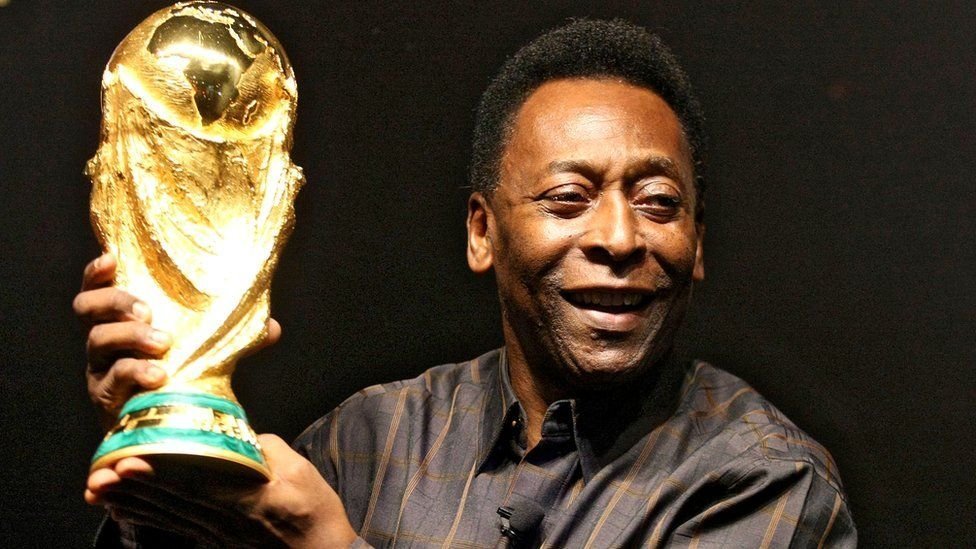 SVargasOK's tweet photo. Los 10 mejores jugadores de la historia de acuerdo a FourFourTwo:

1⃣ 🇦🇷 Lionel Messi
2⃣ 🇧🇷 Pelé
3⃣ 🇦🇷 Diego Maradona
4⃣ 🇵🇹 Cristiano Ronaldo
5⃣ 🇳🇱 Johan Cruyff
6⃣ 🇫🇷 Zinedine Zidane
7⃣ 🇩🇪 Franz Beckenbauer
8⃣ 🇦🇷 Alfredo Di Stéfano
9⃣ 🇧🇷 Ronaldo Nazário
🔟 🇬🇧 George Best https://t.co/kJcUZRfsuI