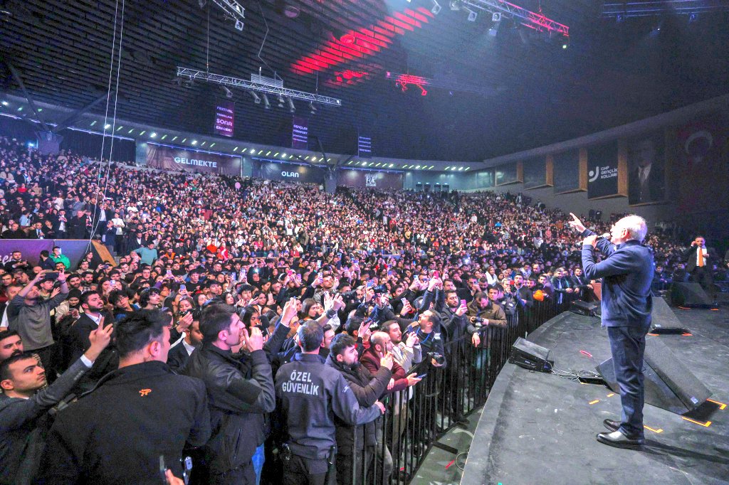 Genel Başkanımız Sayın Kemal Kılıçdaroğlu ile birlikte, Gençlik Kollarımız tarafından düzenlenen “Geleceği Kur” Gençlik Festivaline katılarak, 14 Mayıs seçimlerinde tercihleriyle tek adam rejimine son verecek gençlerle bir araya geldik.