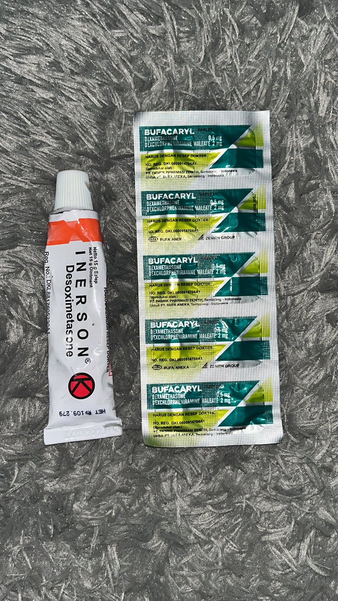 sintakayaknyaa's tweet photo. @tanyarlfes pake ini nder kalo aku, salep sama obat tabletnya.
ini atas saran dokter tapi ya, yg paling penting hindari detergen, kalo nyuci2 usahakan pake sarung tangan. https://t.co/TvQybxacRd