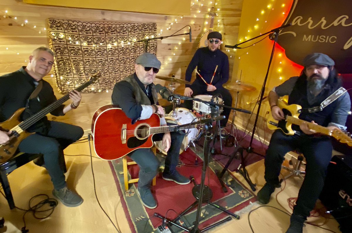 Así pasamos el finde, preparando una sorpresa que en una semana soltaremos, grabación de un tema nuevo y revisión de “No tengas miedo” de “Melodías para un mundo de locos”.

#stafas #rocknacional #rockandroll #rock #madrid #redessociales #musica #rocknroll