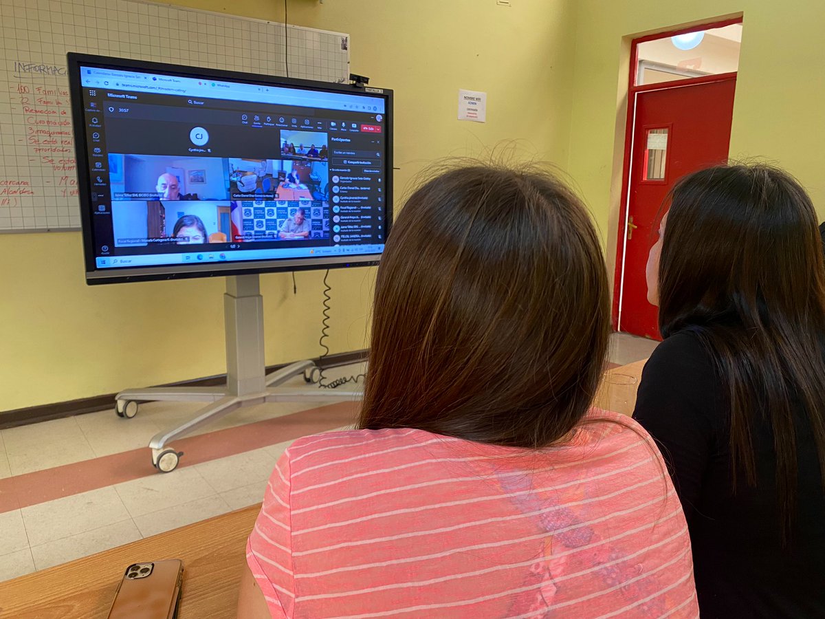 [SANTA JUANA] ⭕️Para fortalecer coordinaciones en el trabajo por los #IncendiosForestales, Seremi Claudia Soto Candia, alcaldesa <a href="/anaalcaldesa/">Ana Albornoz Cuevas</a> y senador <a href="/gastonsaavedra/">Gastón Saavedra</a> se reunieron con <a href="/FiscaliaBioBio/">Fiscalía del Bío Bío</a>, SML, policías, <a href="/Fosis_BioBio/">FOSIS Biobío</a> y <a href="/gorebiobio/">Gobierno Regional del Biobío</a>. 

Sigue 👇🏽