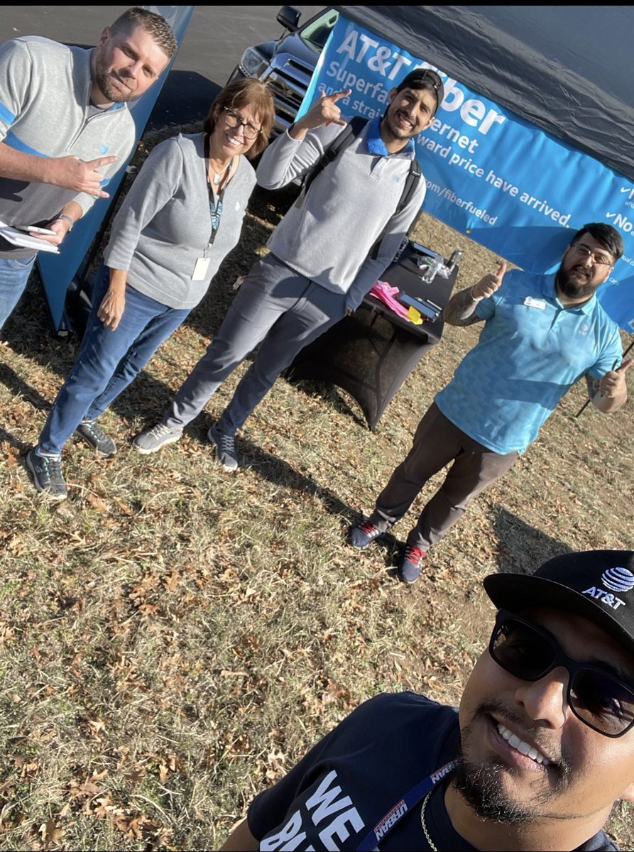 CarrizalesJudy's tweet photo. Major shoutout to @jessermontez ‘s team #SAWest and #SAEast for working together these past few months to provide exceptional customer service during the #CastrovilleTX Fiber Expansion! 25% on Day 1! #STXFiberFlex @attomhernandez @JoseTrevino2207 @STXspeaks @LuisSilva_STX https://t.co/3wiZQexrIW