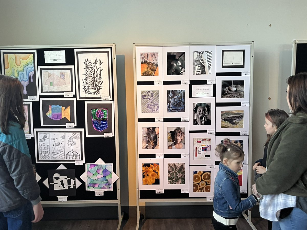 ChrisSSmith10's tweet image. Proud principal today supporting our amazing art students and teachers @PointOptionNNPS #VLAatthePoint at the NNPS Citywide Art Showcase. #NNPSArts #NNPSProud @MrsSMBean Virtually Amazing Artists