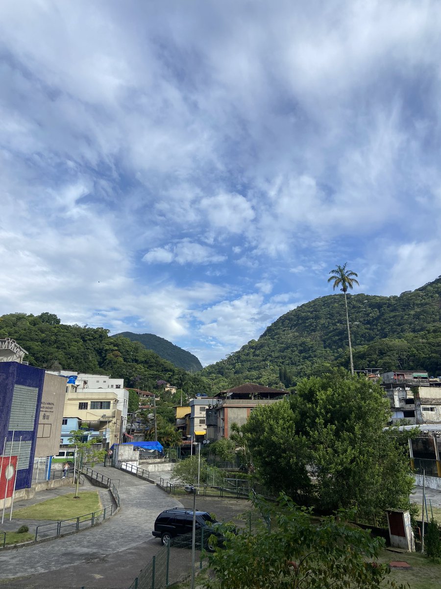 Ontem foi dia de conhecer essa experiência comunitária maravilhosa  do meu amigo <a href="/rennanleta/">Rennan Leta</a> que articula o @casafavela. Bom demais vê essa turma  transformado a vida e dando oportunidade para as  juventudes.