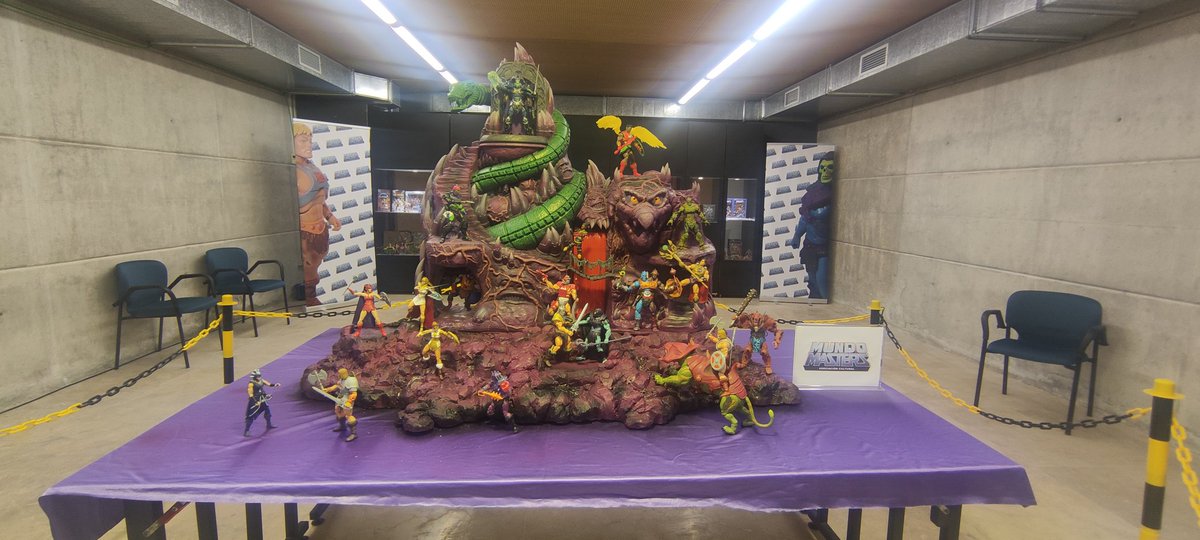 MundoMasters's tweet photo. Esto es parte de la exposición que tenemos montada en la @starracotgn , si aún no has pasado por aquí, ven y disfruta de esta maravilla. 
Tienes hasta mañana para poder hacerlo. 😜 https://t.co/bSjzKzI1w8