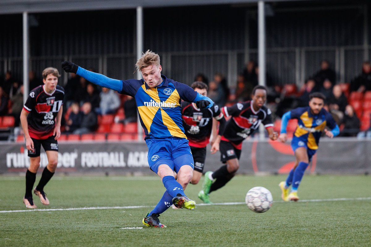 AlmereCityFC's tweet photo. ⏱️ | Na een briljant openingskwartier heeft de @RuitenheerNL Almere City FC O21 de koppositie in de najaarscompetitie stevig in handen.

▶️ https://t.co/Gw3BtnaSt0 https://t.co/KCgT0OWmHQ