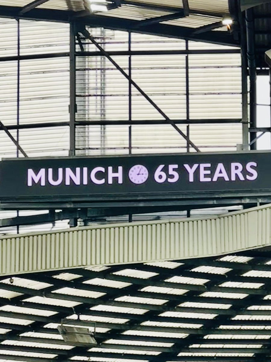WasimMirUK's tweet photo. .@ManUTD (@B_Fernandes8 pen @MarcusRashford) 2-1 @CPFC (#Schlupp)
#MUFC #Munich65Yrs #Respect
@FA @FA_PGMOL #Poor #RefPerformance #3outof10 #MissedAyewPunchFred
@Casemiro #WWEUndertaker πͺπ½β°οΈ
@LukeShaw23 #StrongGame
@D_DeGea #StrugglingToKickLongBall
@LisandrMartinez #Solid https://t.co/nOnygX34j2