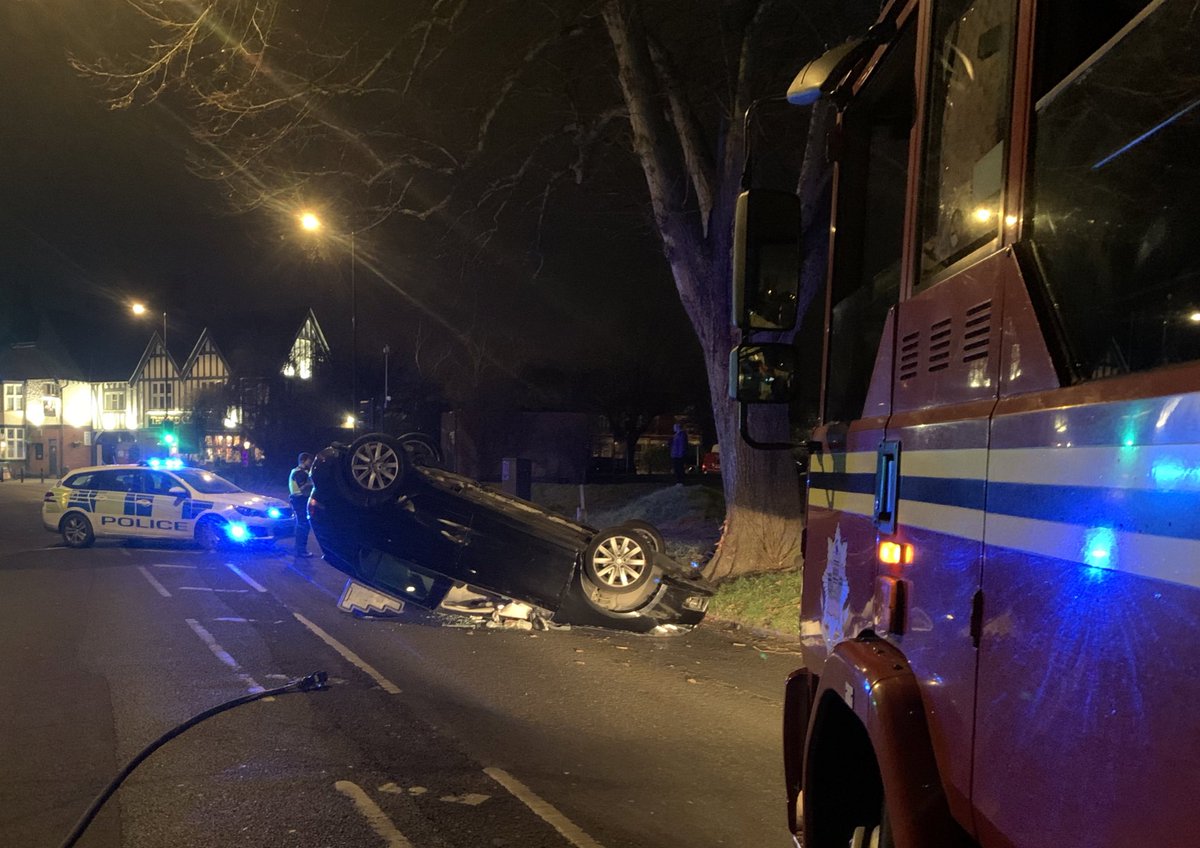 Blue watch attended an RTC this evening involving one car on its roof. #DontDrinkAndDrive @WMFSRCRT