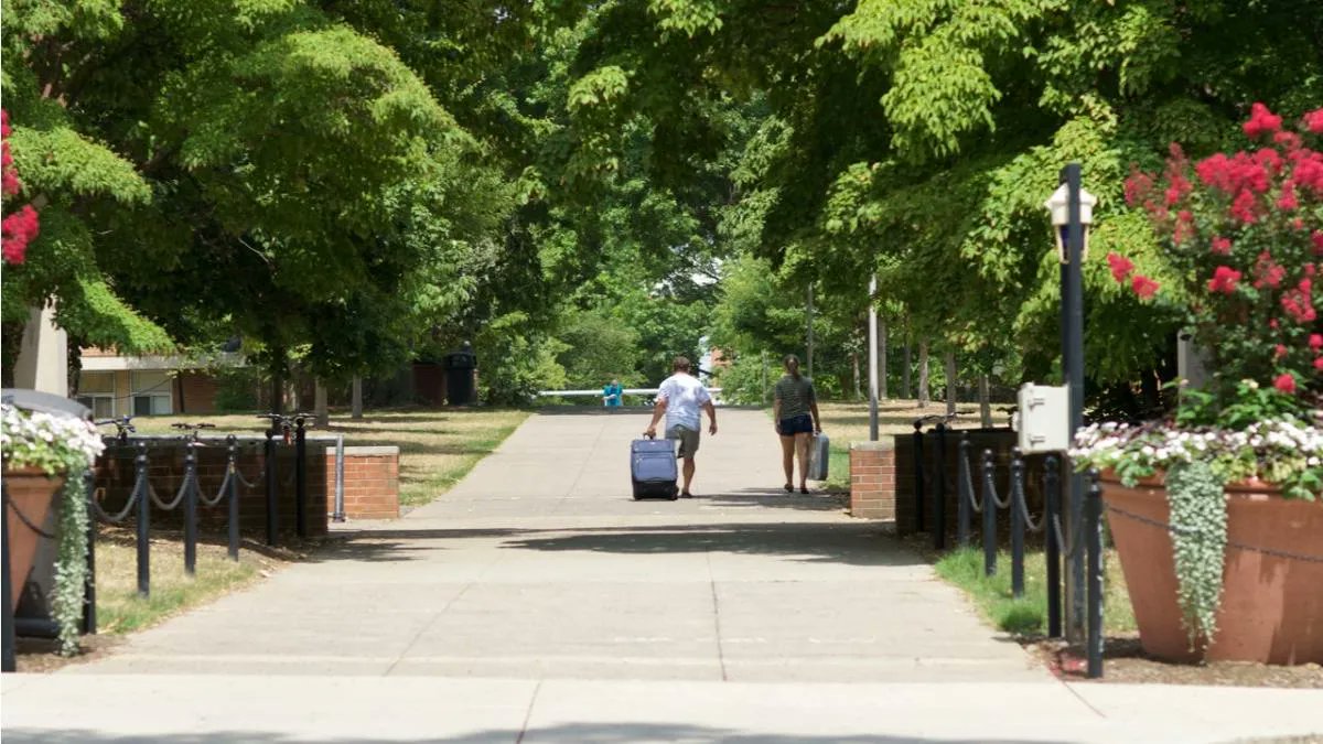 DetroitLakesDFS's tweet photo. https://t.co/SLNb6PQl8L 
College is expense, and the first year can be the hardest. Detroit Lakes Dollars for Scholars can help! https://t.co/Nk8cstAxSR