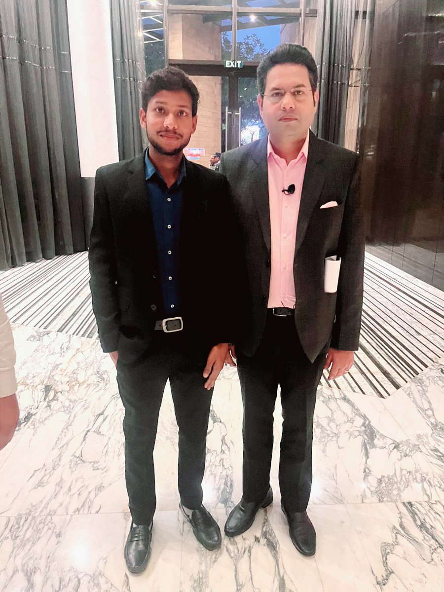 Ankitvrm355's tweet photo. इंडिया टीवी संवाद बजट 2023 में @journosaurav जी से मिलने का मौका मिला।
@indiatvnews https://t.co/LaGPiYzGkY