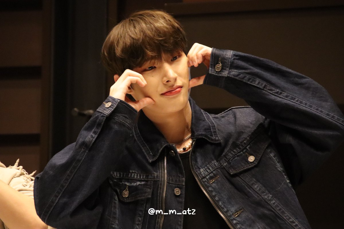 m_m_atz's tweet photo. 230129 TIAT SKY HALL ATEEZ
プレミアム団体サイン会 東京2部

🫶🏻💓🤔

#ATEEZ #에이티즈 #アチズ
#MINGI #민기 #ミンギ https://t.co/gt0GsmPnJW