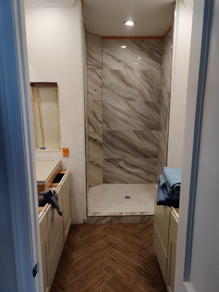 lawyer_johnson's tweet photo. Want to customize your bathroom to match your preference? Call Creative Home Designs LLC for complete bathroom remodeling &amp; renovation service in Gilbert, Arizona 

Call Us Today!

602-882-4373

https://t.co/RLUbh47YES

#azrenovation #homerenovation #bathroomremodel https://t.co/zdfZnRdegU