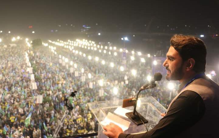ShoaibRajput_04's tweet photo. نو منتخب ناظمِ اعلیٰ۔۔۔ عزیزم برادرم @ShakeelAhmed626 ❤️💯

#PresidentIJT_ShakeelAhmad
#Jamiat70thAnnualMeetUp https://t.co/2QCB1d2z1M