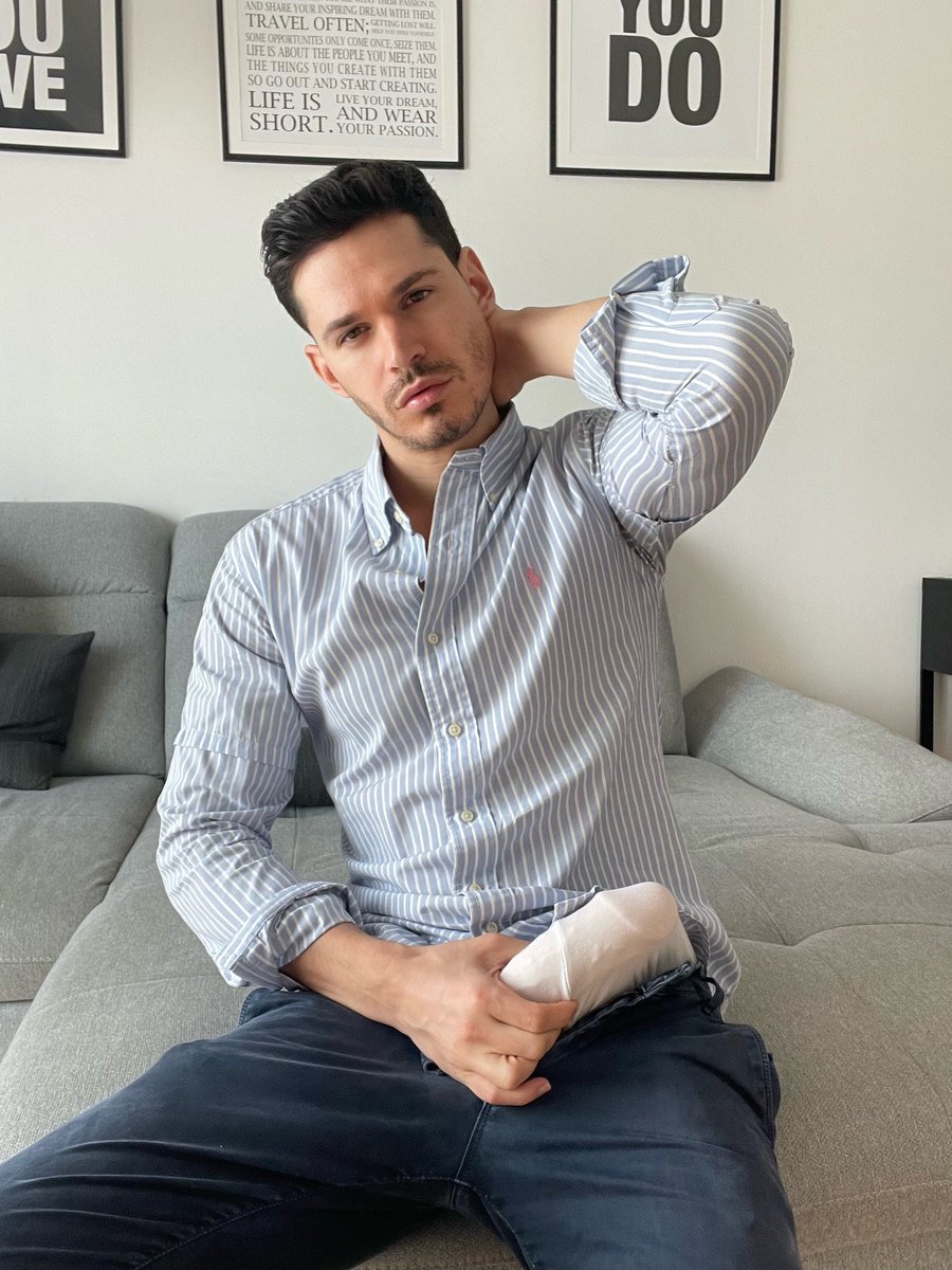 SusanBellomo8's tweet photo. Let me give you a workout on this sofa after the gym https://t.co/1TyMLo7XWc