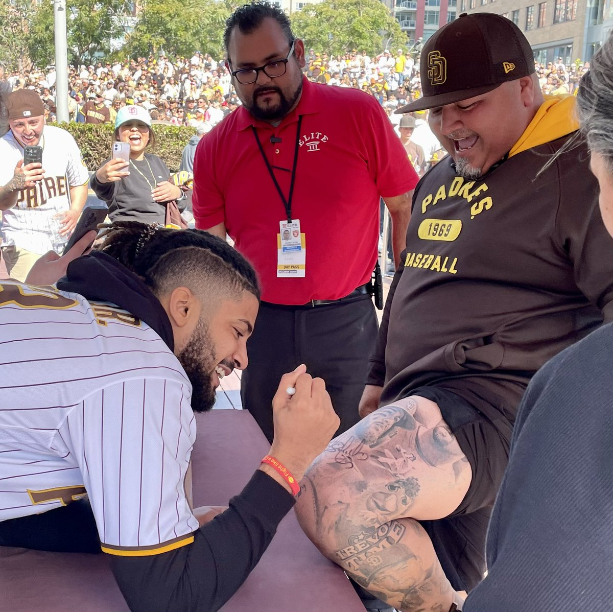 Bryce Miller on X: Did Fernando Tatis Jr. sign a Padres fan's thigh? Um,  yes he did.  / X