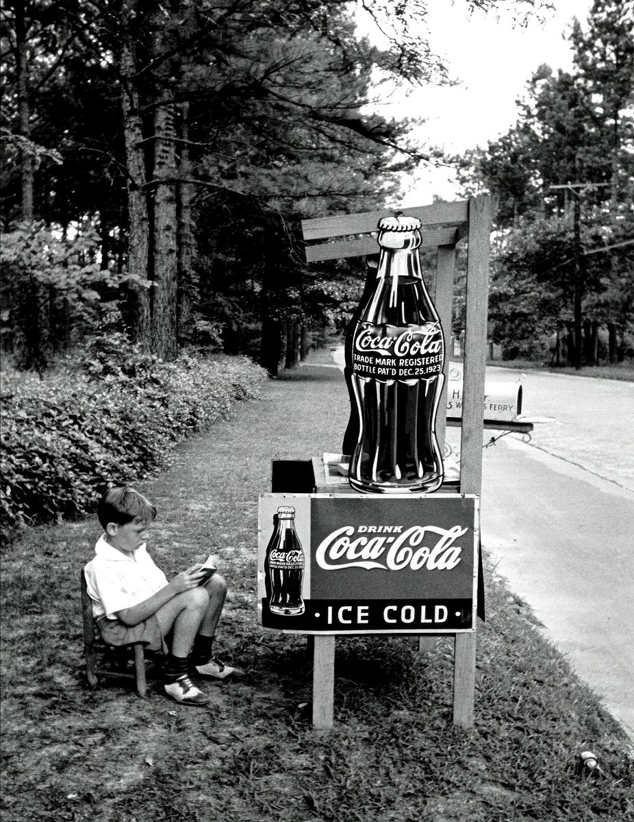 cameralab21's tweet photo. Alfred Eisenstaedt — Little Boy Selling Coca-Cola at Roadside - Atlanta, Georgia - 1936 https://t.co/hf3RXXJa9U