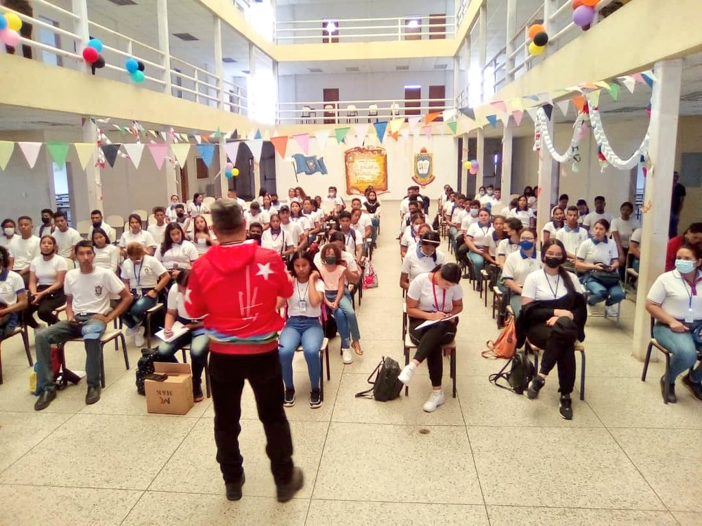 AnzoateguiUnefa's tweet photo. 1/3| En la @AnzoateguiUnefa, Sede San Tomé, la Coordinación de Formación Patriótica adscrita al área de #ASYPC, con la conducción de la profesora Jesús Milagros Velásquez, se llevó a cabo actividad alusiva al día de la Insurrección Militar https://t.co/a5g5MDDMJe
