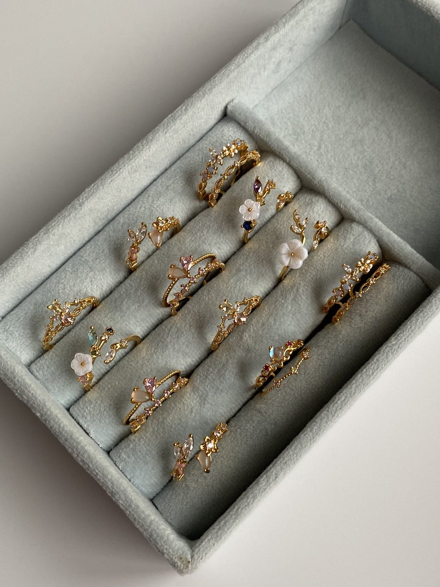 Yeni hediyeniz geldiii🫶🏻

Bu tweeti retweetleyen bir kişiye ‘Prenses/Çiçek Serisi’ yüzüklerden istediği bir model hediye🧚‍♀️

Bizi takip etmeyi unutmayın💘