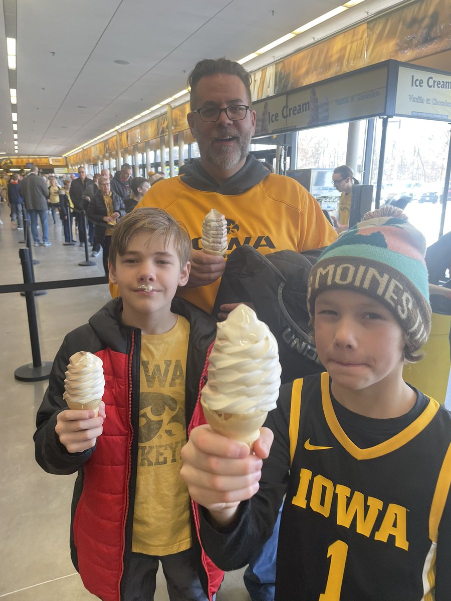 LisaFrantz10's tweet photo. Ice cream at CHA is the first stop! Let’s go Hawkeyes!!! #fightforiowa @IowaHoops https://t.co/myyiD0hvC4
