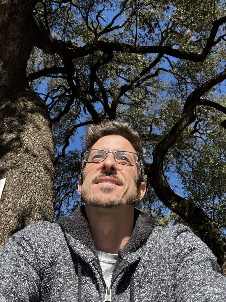 Nomad_Brad_NFT's tweet photo. Don’t forget your daily dose of vitamin D #sunmaxing https://t.co/Wamd6NAkn4