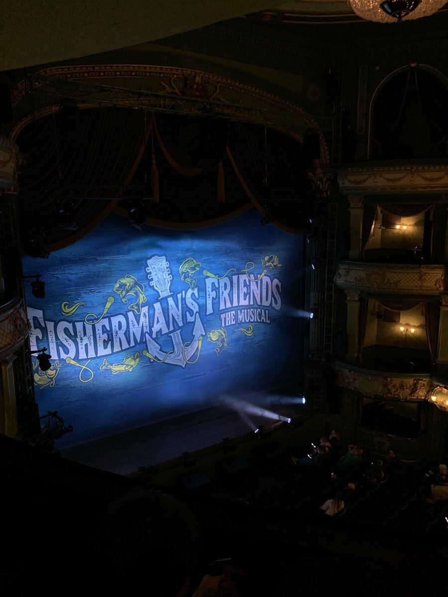 Jenn_Stowell's tweet photo. Ready for @FFonstage with @Sophie_Brownie 💙🐟 https://t.co/ae10Lsqkfg