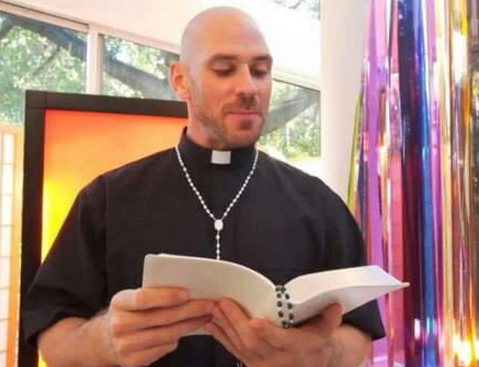 A priest, an astronaut &amp; a doctor walk into a bar.... which one are you taking home? https://t.co/hL