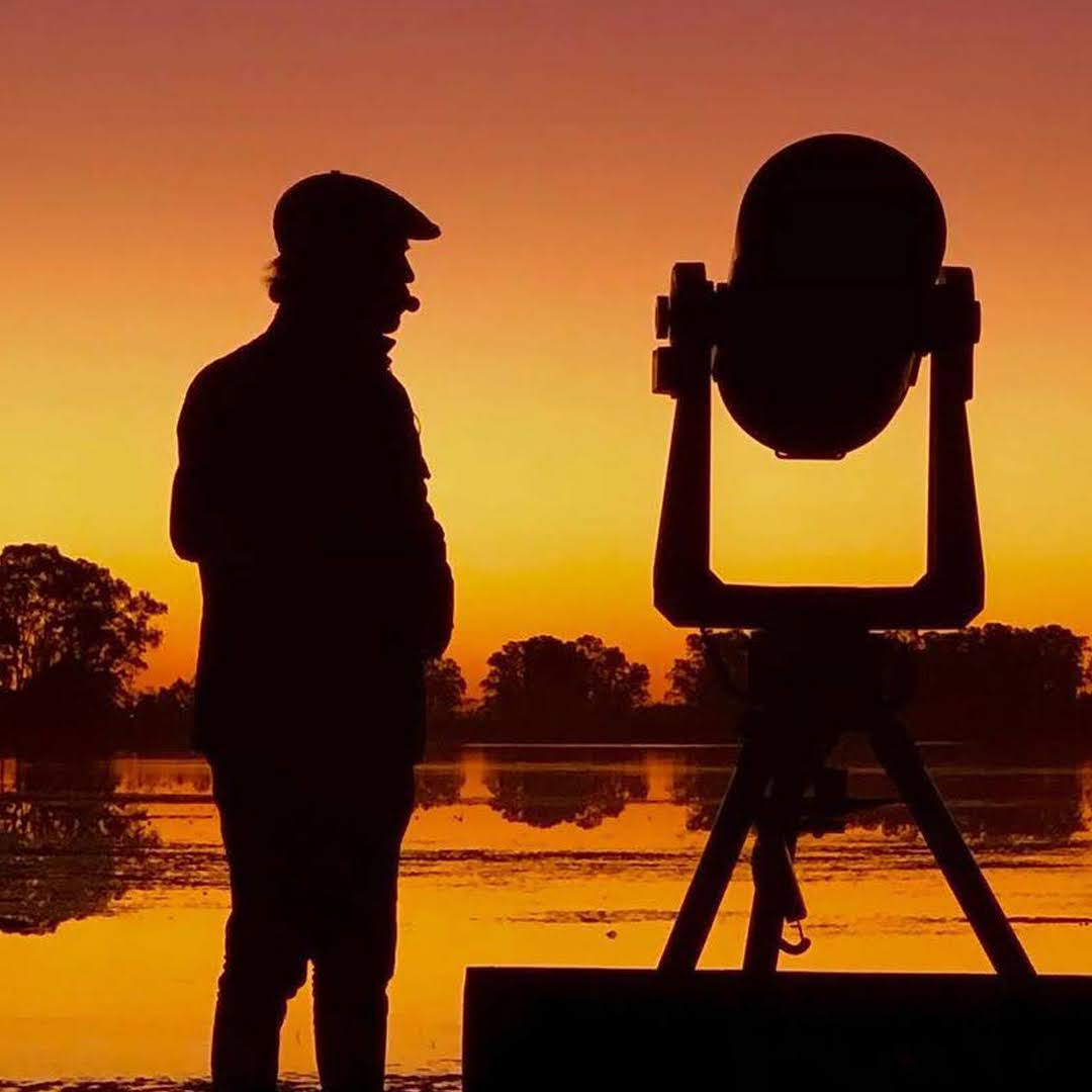 La vida es cambio... algunos vieron pasar por acá a un atleta, luego a un periodista y ahora a un guía de astroturismo. Sigo siendo todo eso, ahora más volcado a esta última pasión: compartir el universo.
Así que me verán más activo por acá disfrutando del firmamento 🤓✨
