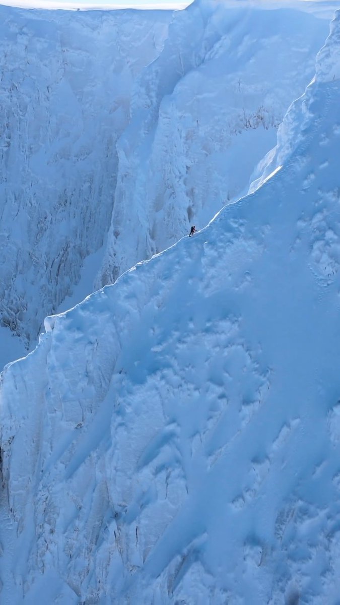 endorfeen_'s tweet photo. 💙💙💙 liam_campbelll on Ben Nevis
#endorfeen #bennevis #scotland #visitscotland #mountaineering #mountaineeringinscotland #scottishwinter #winterinscotland #alpinisme #white #blue #goexplore #exploring #adventure #aventures #aventure #gooutdoors #lifeoutdoors #outdoorslife https://t.co/PGbFB03hVC