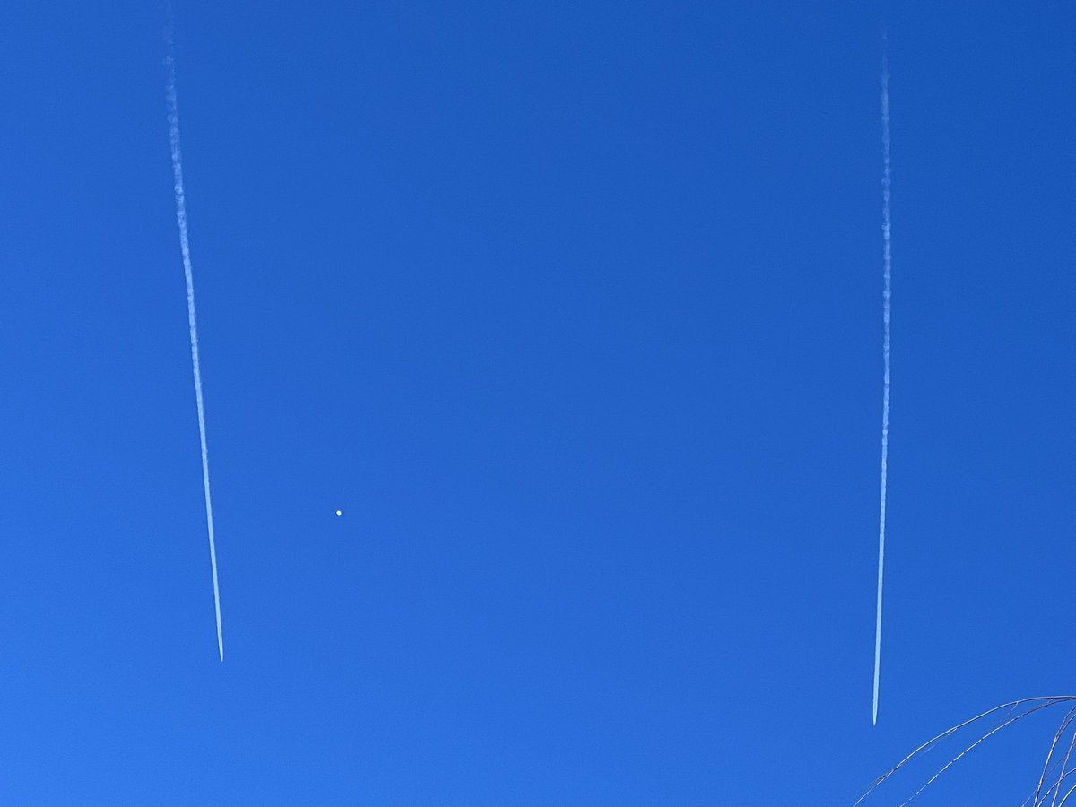 Fighter Jets circling the spy balloon in my back yard! #SurfsideBeach #ChineseSpyBalloon