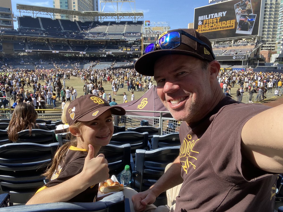 bradjwise's tweet image. Caroline &amp;amp; daddy @ Fan Fest ‘23! #PadresFanFest