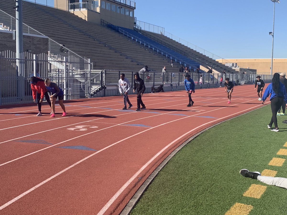 sheldonunitedsp's tweet photo. Line it up! #sheldonunited #trackandfieldyouth #aautrackandfield #tracklife #usatf #multisportathlete #hardwork #dedication #sprinters #middistancerunner #weekendtakeover #800meter #400meter #200meter #100meter #hurdles #highjump #longjump #triplejump #WeAreAAU https://t.co/zPpmxp8DLg