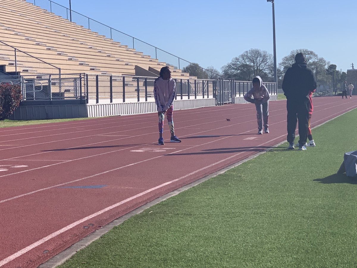 sheldonunitedsp's tweet photo. Line it up! #sheldonunited #trackandfieldyouth #aautrackandfield #tracklife #usatf #multisportathlete #hardwork #dedication #sprinters #middistancerunner #weekendtakeover #800meter #400meter #200meter #100meter #hurdles #highjump #longjump #triplejump #WeAreAAU https://t.co/zPpmxp8DLg