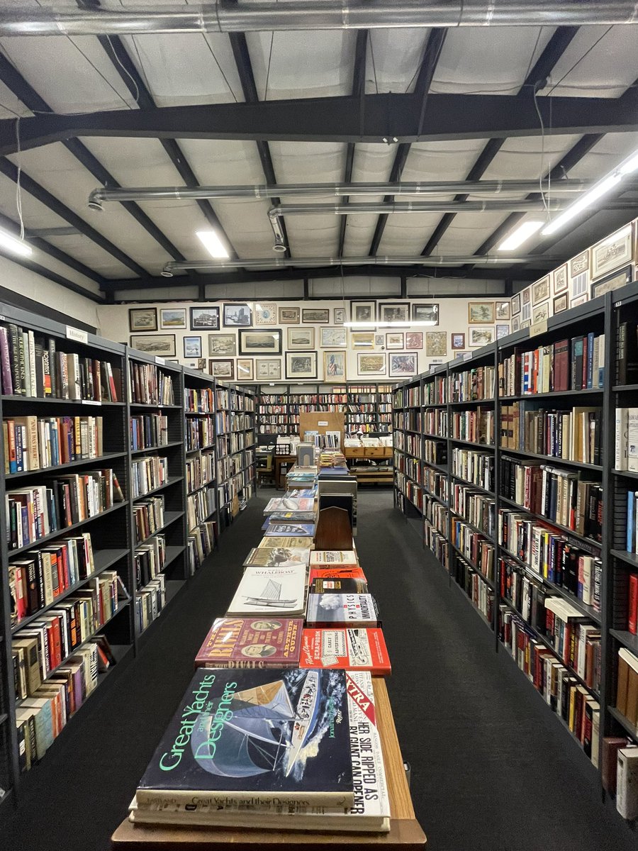 HeyItsKamo's tweet image. Stumbled across this absolutely insane bookstore in North Tonawanda today