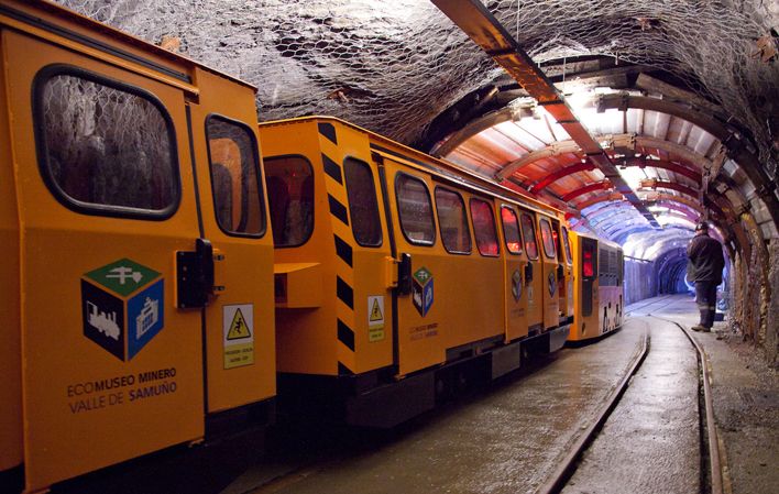 Hoy en Asturias con UCIN LANGREO, acompañando a nuestro candidato Gerardo Suárez Y hemos rendido un emotivo homenaje a los mineros asturianos, visitado el increíble MUSEO DE LA MINERÍA.